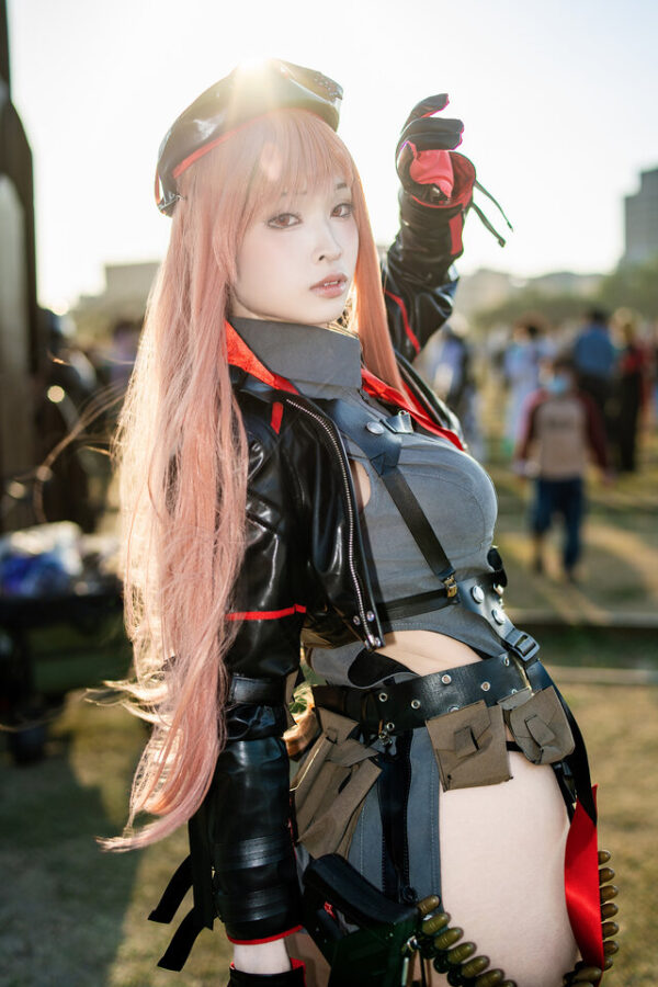 图片[4]-驳二冬阳下的战术凝视：小楠阿嬤拉毗的冷感战场-cos图咖