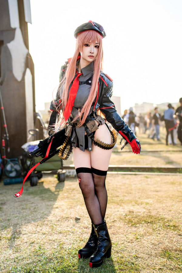 图片[2]-驳二冬阳下的战术凝视：小楠阿嬤拉毗的冷感战场-cos图咖