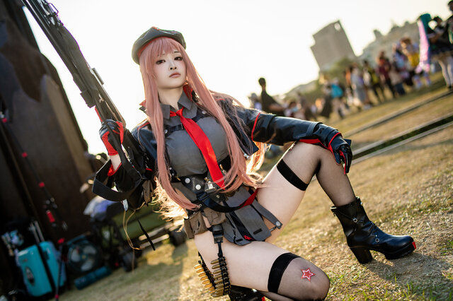 驳二冬阳下的战术凝视：小楠阿嬤拉毗的冷感战场-cos图咖