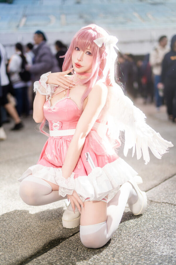 图片[2]-粉羽与神性之间：白田麻衣桃乐丝的天使式降临-cos图咖