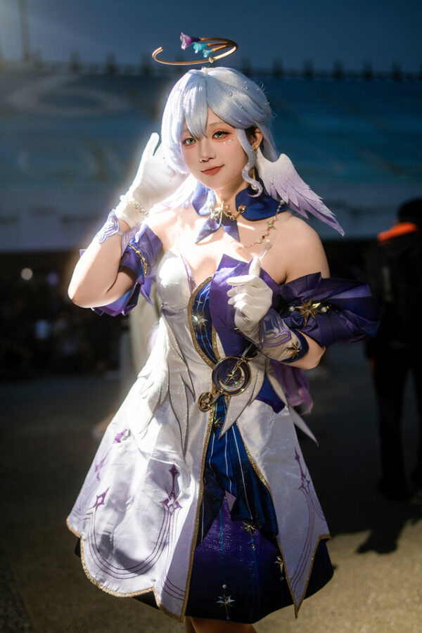 图片[4]-夜色舞台上的温柔回响：Heli_禾秝知更鸟的治愈时刻-cos图咖