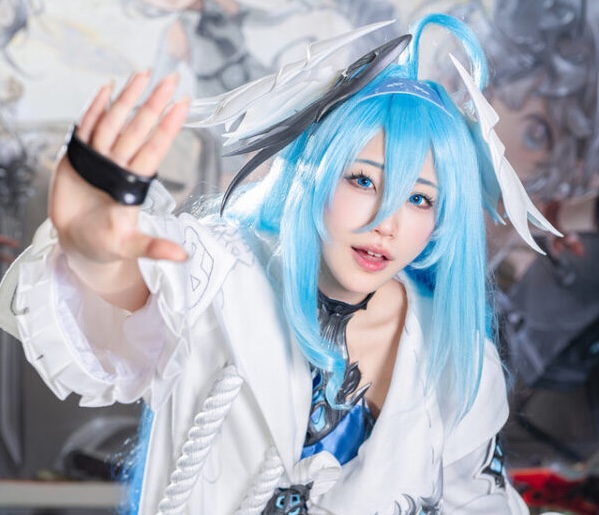 秋叶原的蓝发精灵：Hikabebe菲娜的温柔梦境-cos图咖