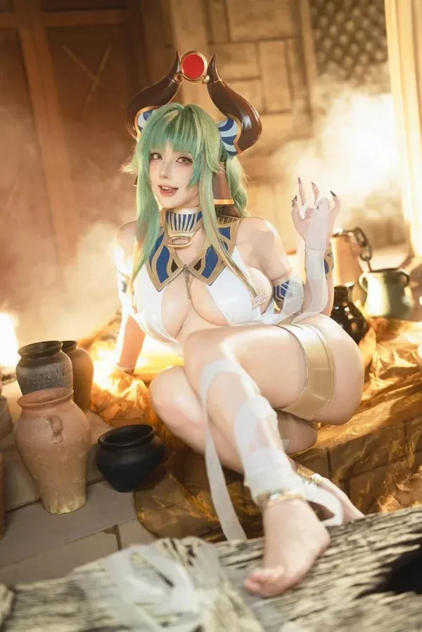 图片[2]-光影中的东方魅影：菌烨tako女神级COS的艺术性感叙事-cos图咖