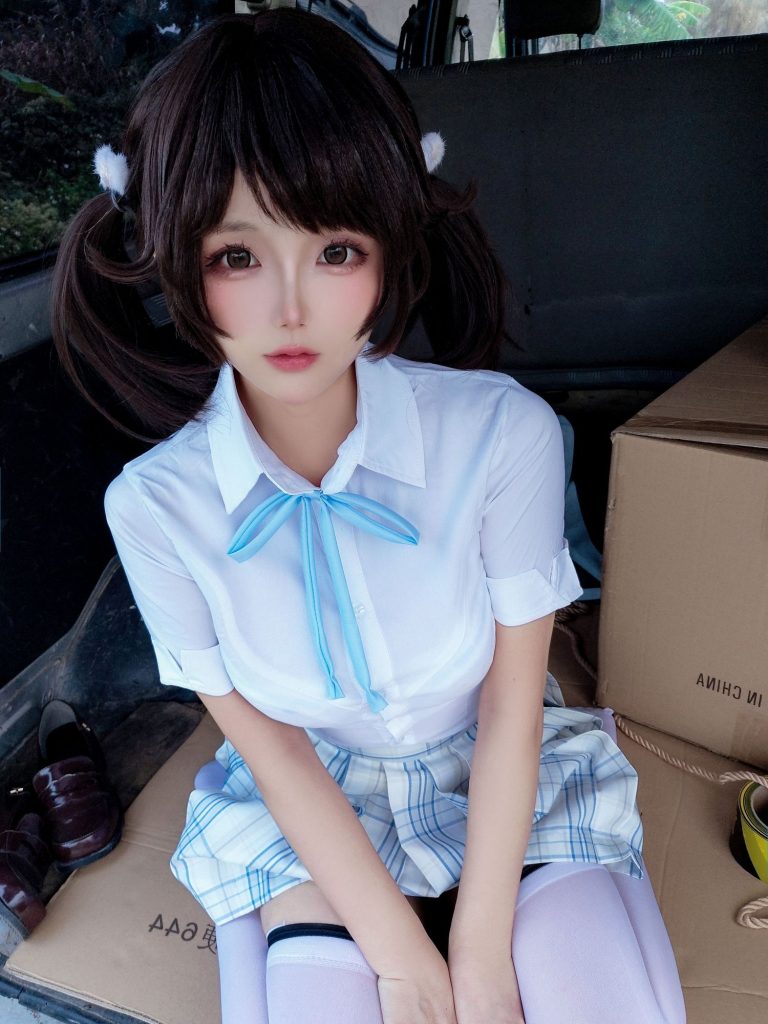 图片[2]-车窗里的青春暗号：日奈娇JK女高生的调皮叙事-cos图咖