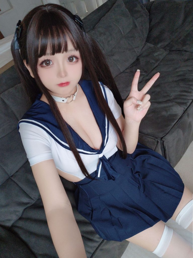 图片[3]-光影博弈中的学妹叙事：日奈娇JK制服的纯真与反叛-cos图咖