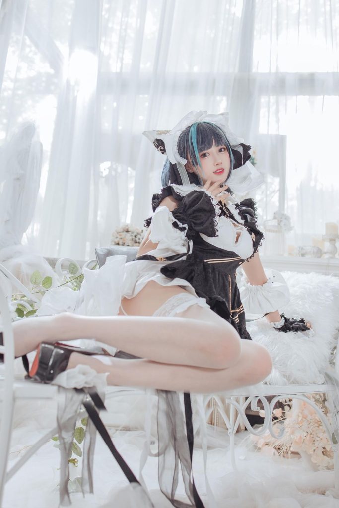 图片[2]-纯白纱幔下的猫系变奏：羽生三未柴郡女仆的高定美学-cos图咖