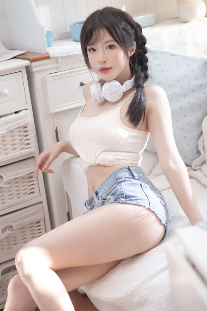 图片[3]-盛夏庭院的青春留白：清水由乃麻花少女的慵懒诗学-cos图咖