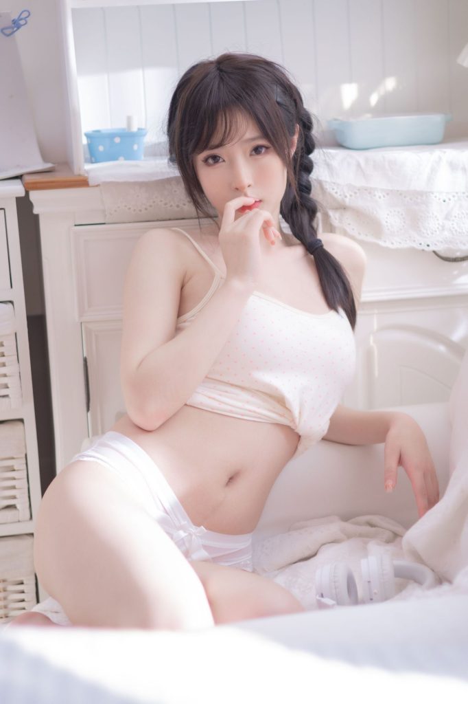 图片[4]-盛夏庭院的青春留白：清水由乃麻花少女的慵懒诗学-cos图咖