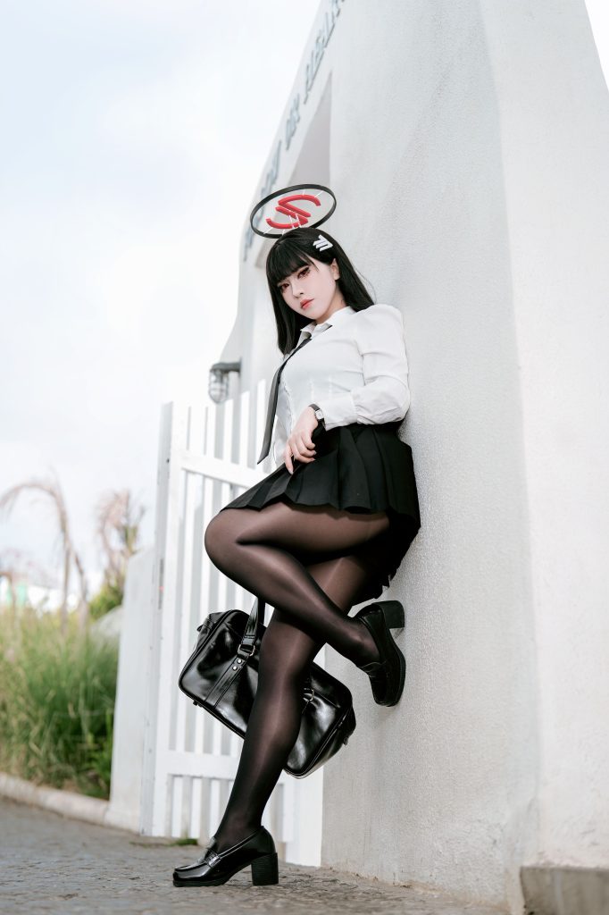 图片[2]-理性池畔的几何诗篇：半半子调月莉音的智性美学-cos图咖