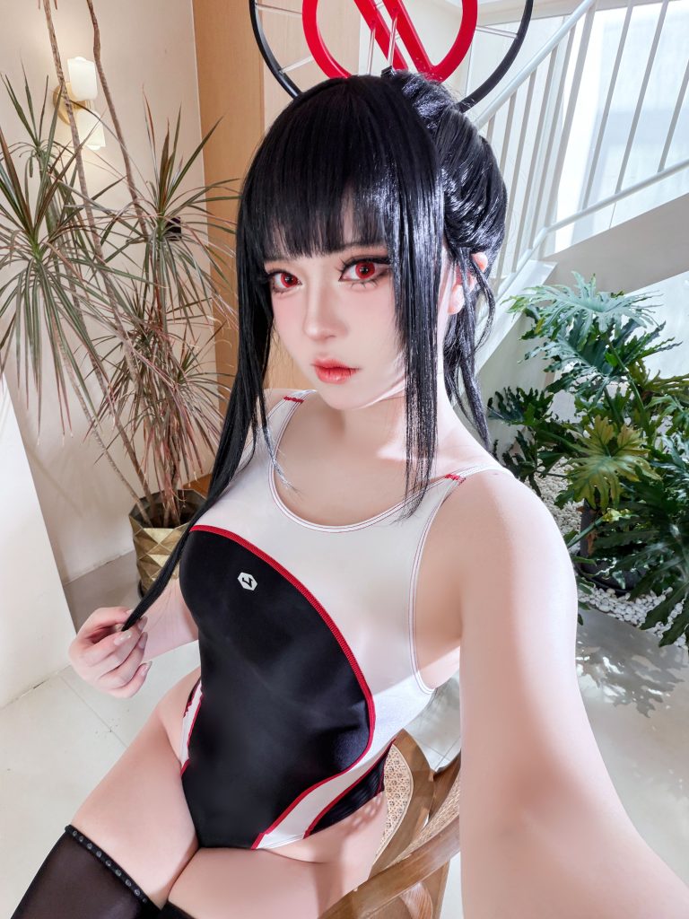 图片[3]-理性池畔的几何诗篇：半半子调月莉音的智性美学-cos图咖