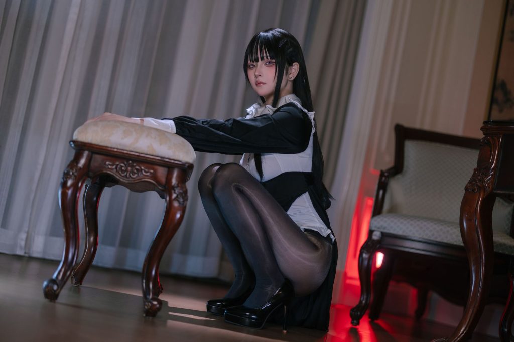 图片[1]-黑白修女服下的冷感叙事：屿鱼Yukako哥特风原创演绎-cos图咖