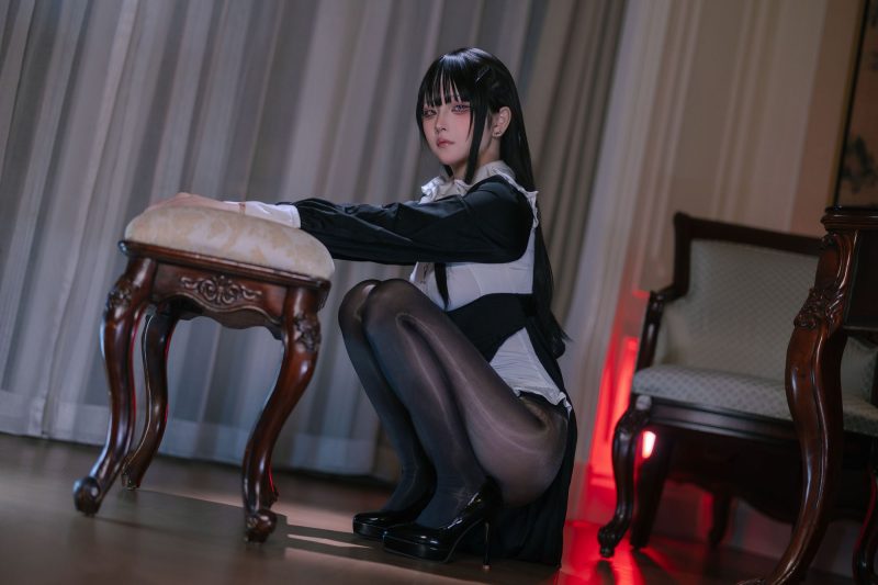 黑白修女服下的冷感叙事：屿鱼Yukako哥特风原创演绎-cos图咖