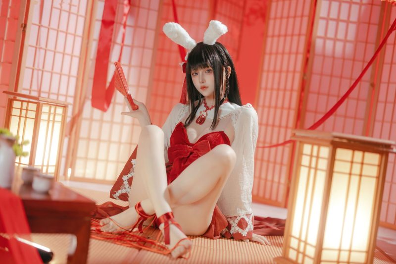 红与白的重樱叙事:屿鱼Yukako巫女兔大山的冷寂美学-cos图咖