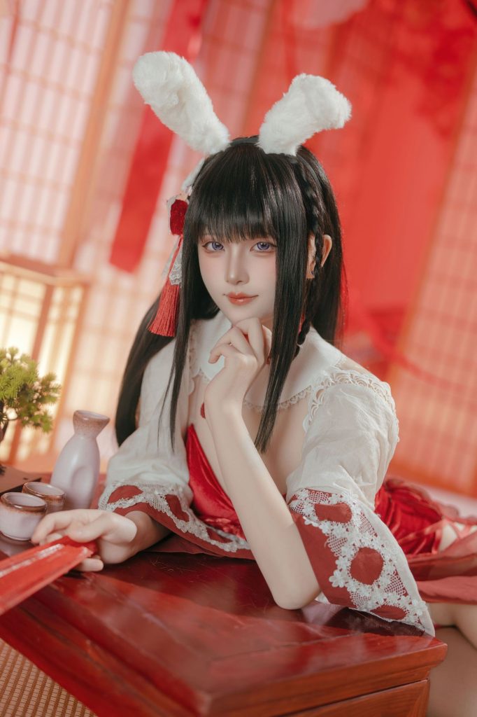图片[2]-红与白的重樱叙事：屿鱼Yukako巫女兔大山的冷寂美学-cos图咖
