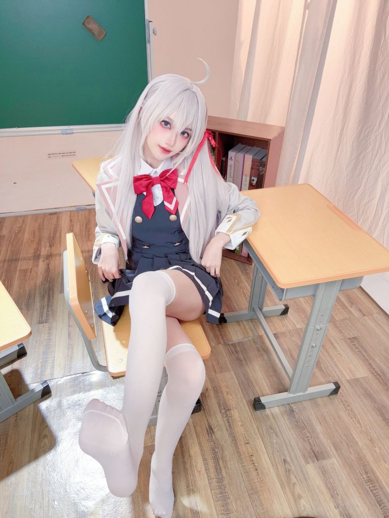 图片[4]-邻座课桌的俄语低语：Shika小鹿鹿艾莉莎的反差叙事-cos图咖