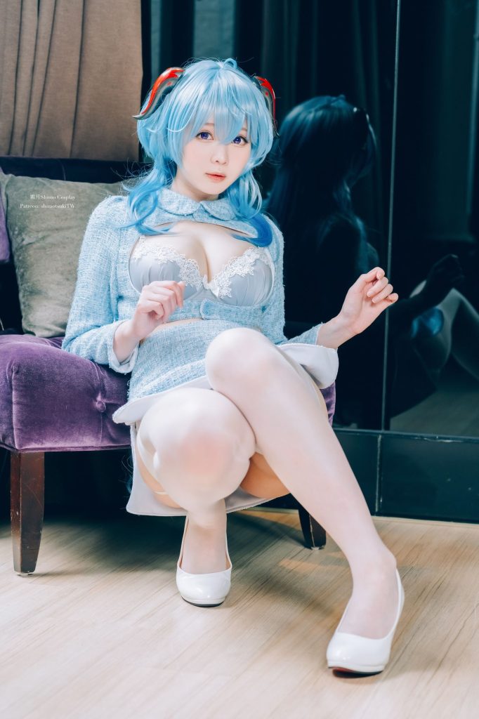 图片[1]-静谧蓝调的月海亭午后：霜月Shimo甘雨COS的克制美学-cos图咖