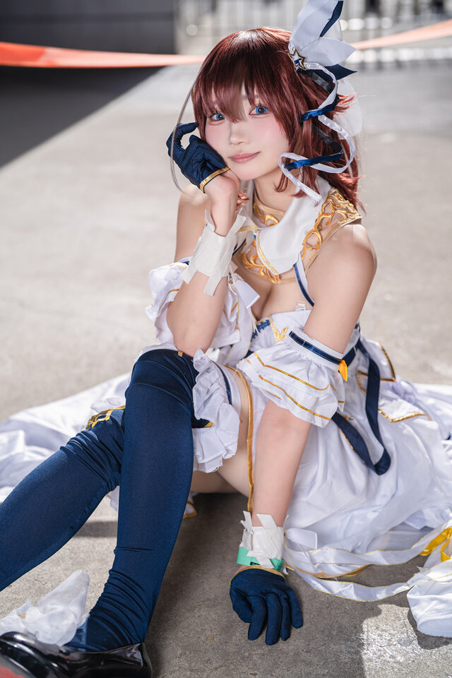 图片[2]-纯白仙女裙下的温柔叙事：Narumera时乃空的展会高光-cos图咖