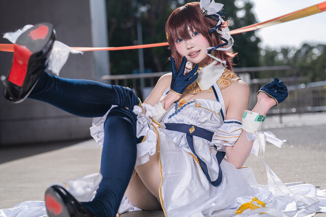 纯白仙女裙下的温柔叙事：Narumera时乃空的展会高光-cos图咖