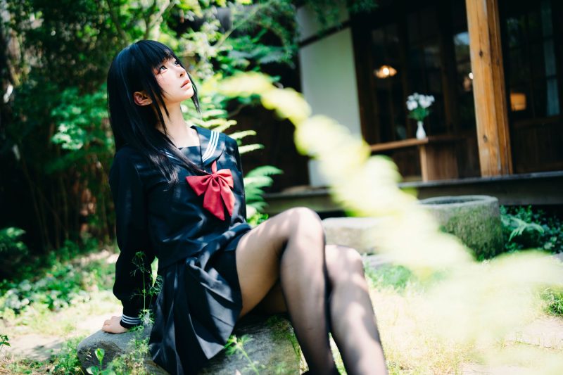绿荫之间的制服变奏：蠢沫沫夏日庭院的水手服叙事-cos图咖