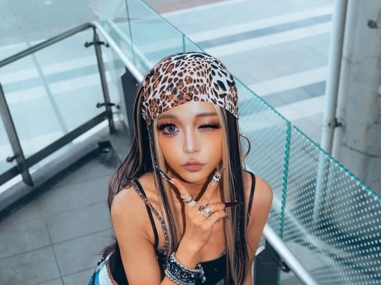 图片[2]-冷艳战术的视觉重构：DenKa罗蕾莱的异色叙事-cos图咖