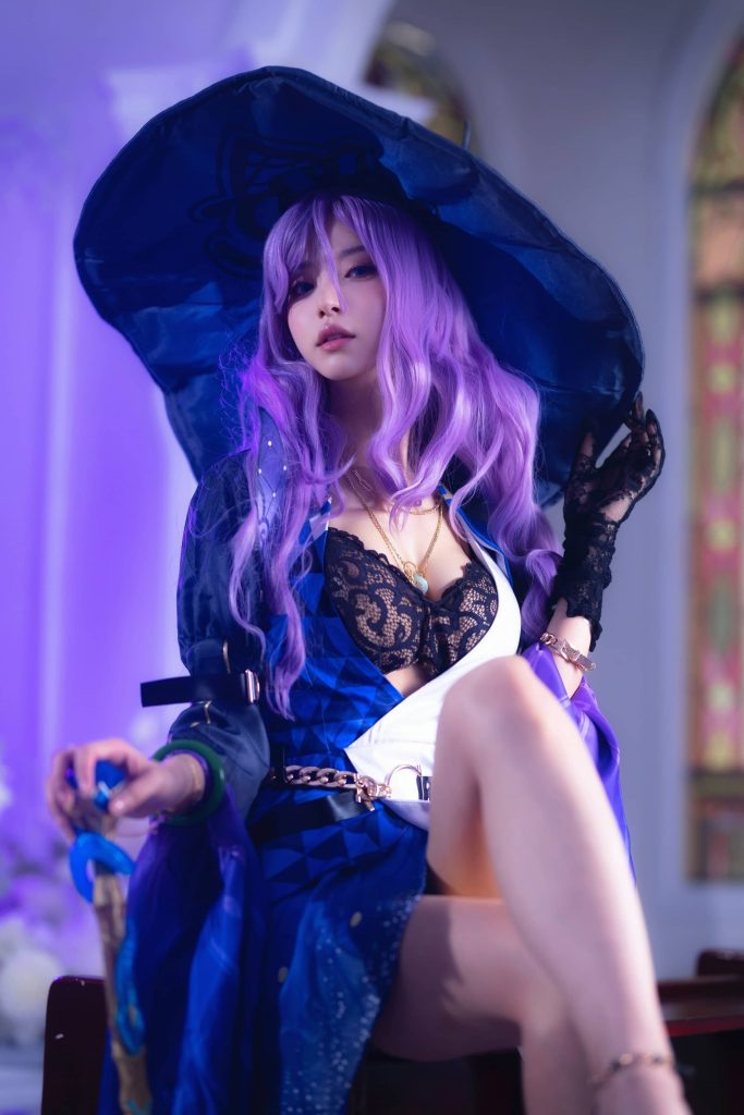 图片[3]-彩绘玻璃下的权谋低语：Shika小鹿鹿翡翠的冷艳叙事-cos图咖