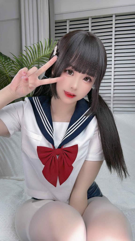图片[3]-漆皮与制服的交界叙事：miko酱ww死库水JK的清冷变奏-cos图咖