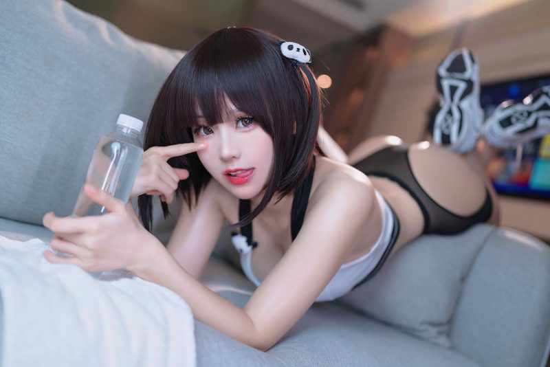 黑白极简中的熊猫变奏：miko酱ww蛋白大熊猫的日常叙事-cos图咖
