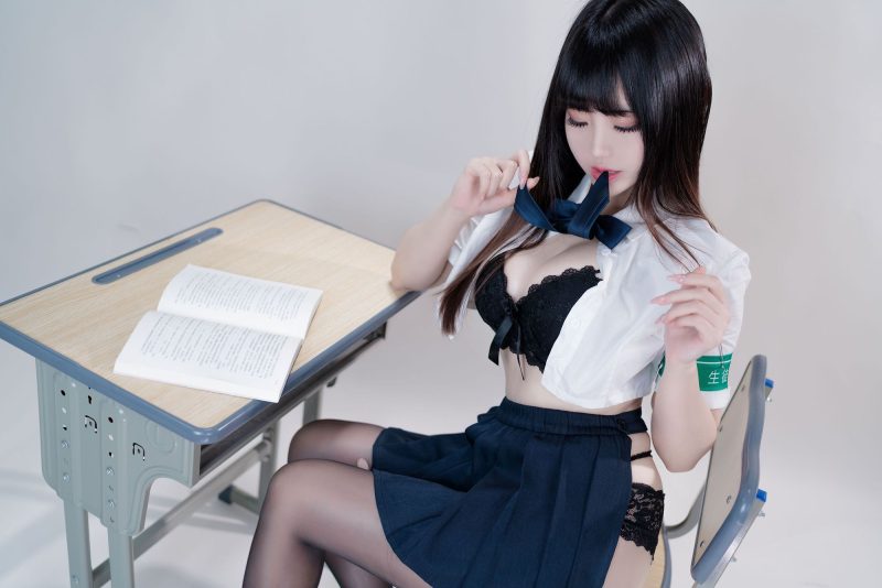 教室光影中的秩序变奏:miko酱ww风纪委员的校园叙事-cos图咖