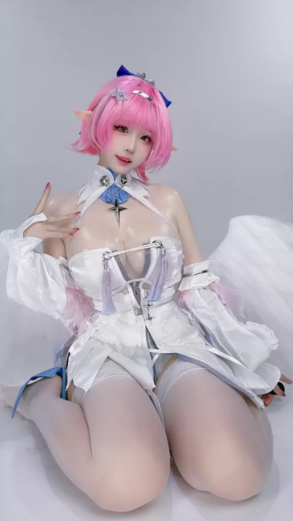 图片[2]-纯白羽翼中的甜雅变奏：miko酱ww蕾米埃尔的幻想叙事-cos图咖