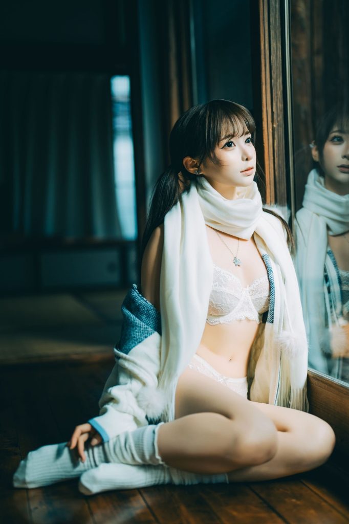 图片[3]-木质光影中的暖冬变奏：蠢沫沫纯白少女的情人节叙事-cos图咖