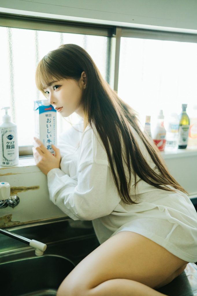 图片[3]-日式居所中的牛奶叙事：蠢沫沫邻家女孩的居家变奏-cos图咖