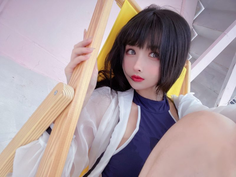 天台光影中的水漾变奏：rioko凉凉子竞泳女孩的夏日叙事-cos图咖